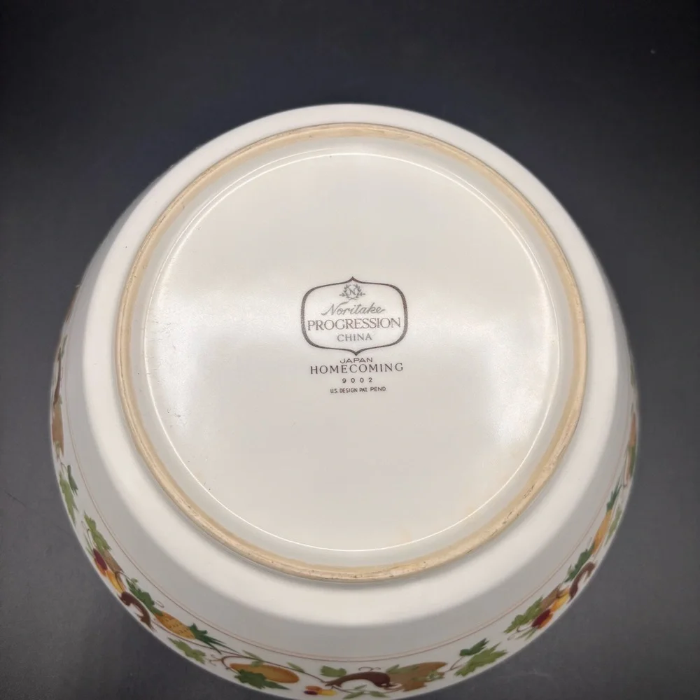Noritake Homecoming Serving Bowl Pattern 9002 Bird‎ Pineapple Fruit 8 1/2